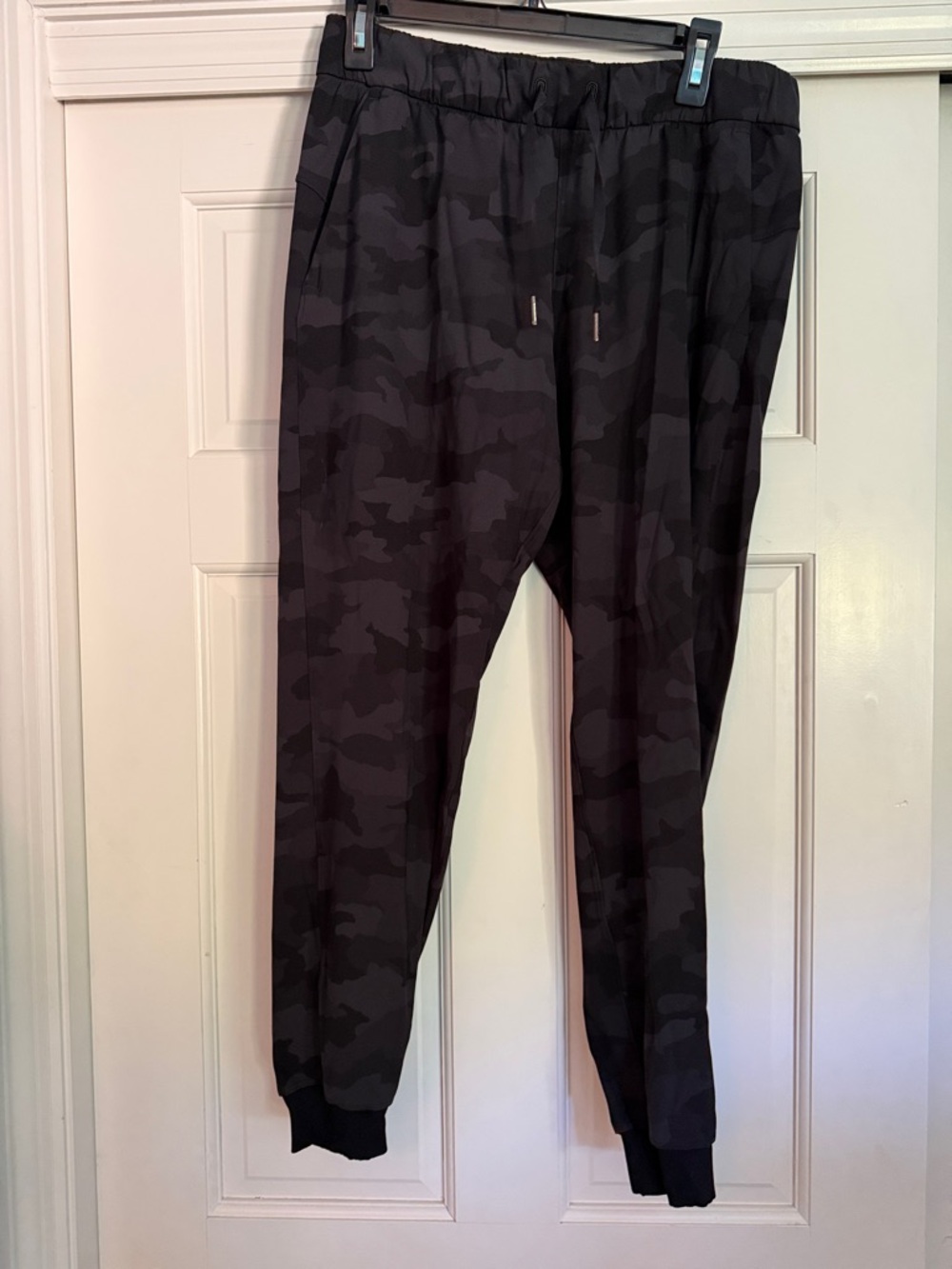 lululemon athletica Black Charcoal Camo On the Fly Jogger Pants